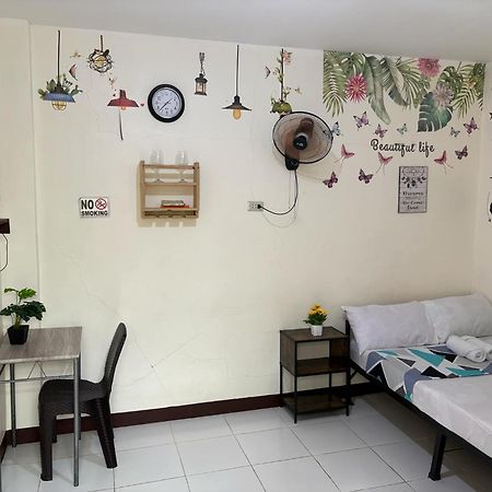 Airport Villamor Transient Rooms Manila Bagian luar foto