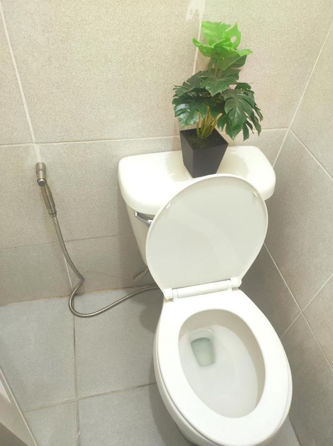 Airport Villamor Transient Rooms Manila Bagian luar foto