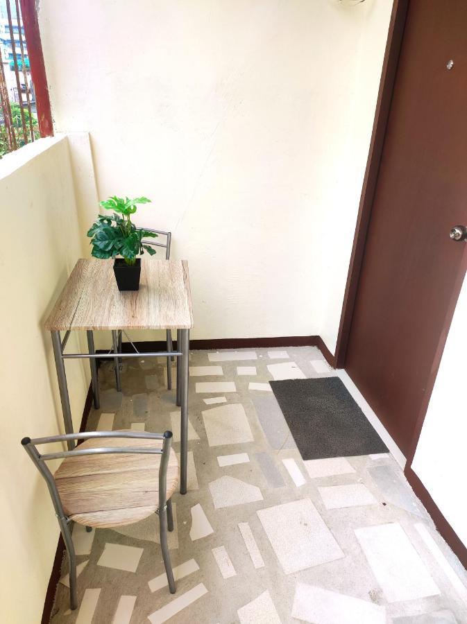 Airport Villamor Transient Rooms Manila Bagian luar foto