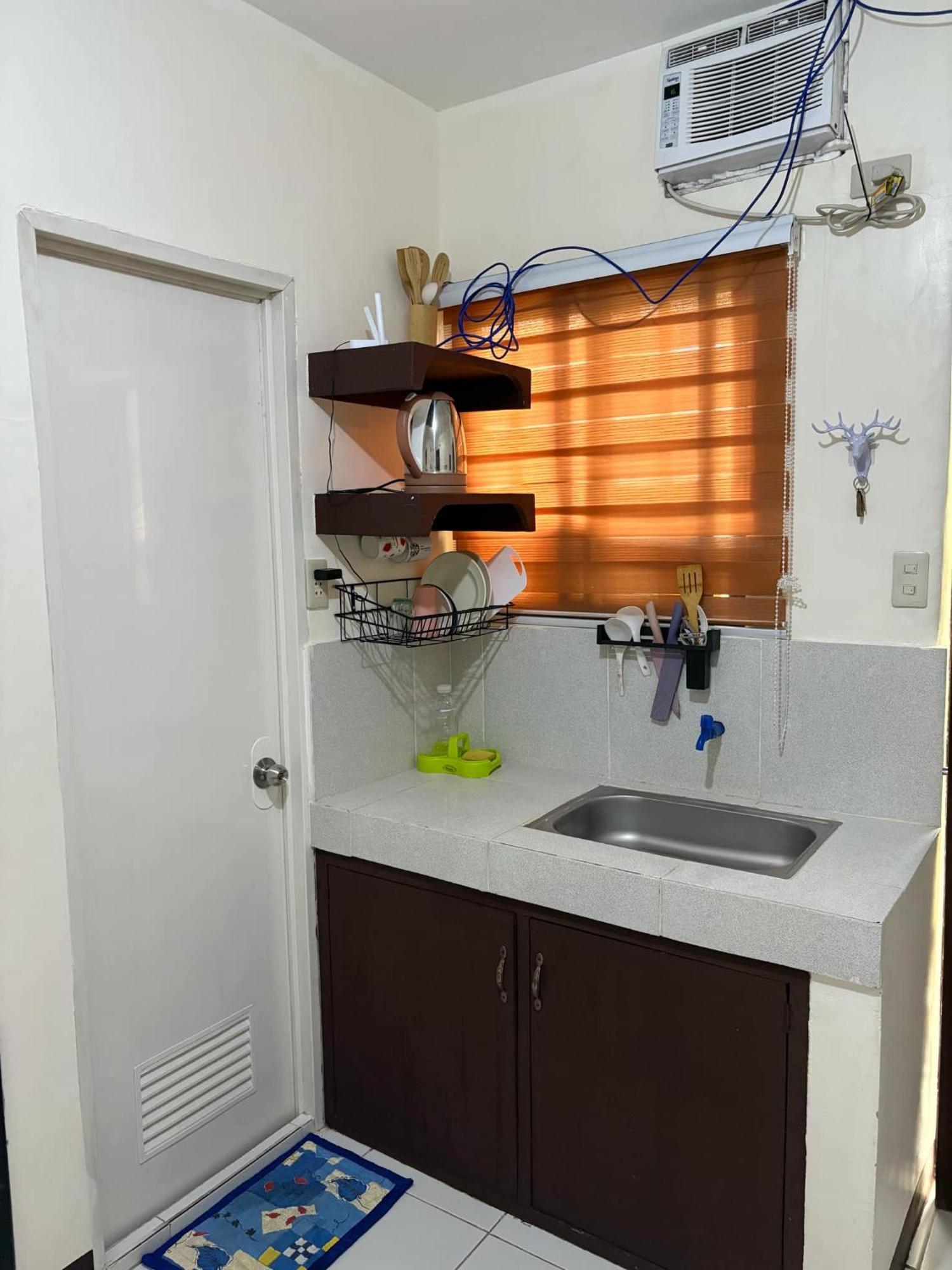 Airport Villamor Transient Rooms Manila Bagian luar foto